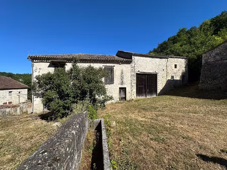 ancienne boulangerie d'époque avec des dépendances