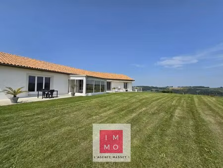 bien rare: superbe villa 212m² s/sol 140m² cave 60m² 2 hectares prairies