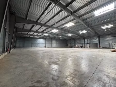 bâtiment indépendant d'activités et de stockage