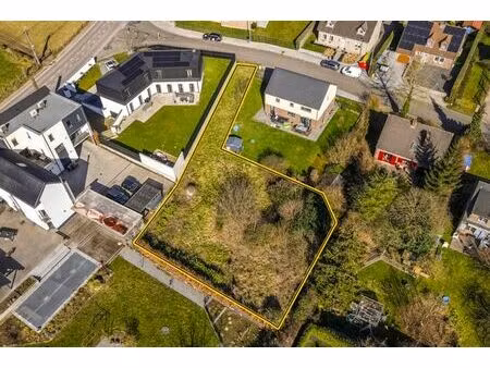 terrain à bâtir de près de 800m² à eben-emael
