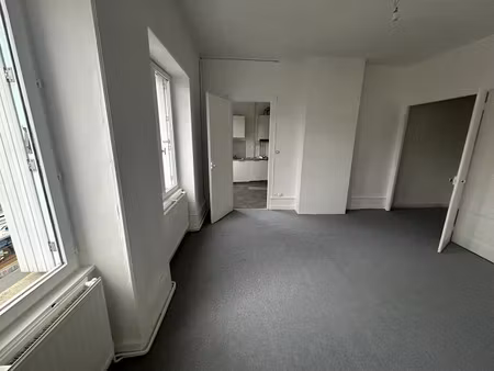 location appartement 1 pièce 37 m² à le chambon-feugerolles (42500)  425 €