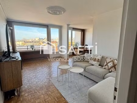 très beau t5 entièrement rénové  résidence le chatelet  quartier des halles la roche sur y