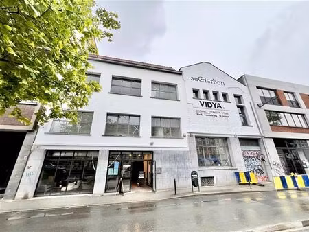 entrepôt de rapport de 1.500 m2 avec extérieur !