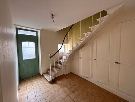 location maison 4 pièces 75 m² à gy-l'evêque (89580)  550 €