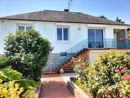 laval secteur gravier  un pavillon sur 509m2 de terrain.