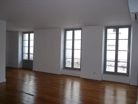 location appartement 5 pièces 106 m² à cognac (16100)  1 195 €