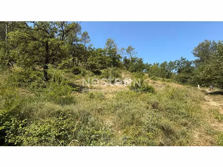 terrain viabilisé de 651 m² à vins sur caramy. proximité centre ville. environnement calme