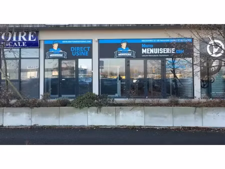 à louer local commercial 115 m2 centre commercial val d'