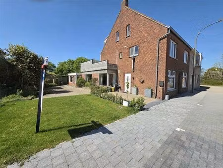gelijkvloers op te frissen pareltje te koop in baarle-hertog