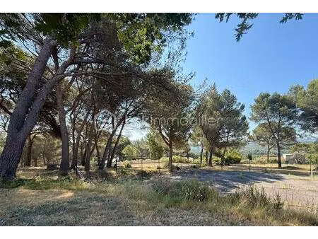 terrain de 1 649 m² à ventabren