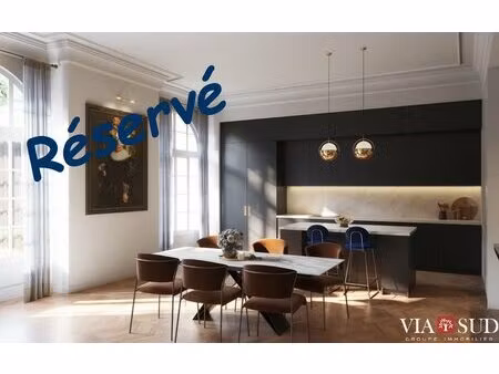 pézenas centre - proche toutes commodités - appartement avec terrasse et parking ...