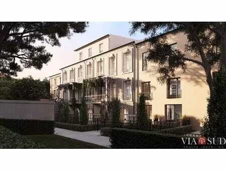 pézenas centre - proche toutes commodités - appartement de caractère avec jardin et...