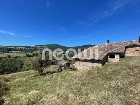 maison pierres dorées avec vue