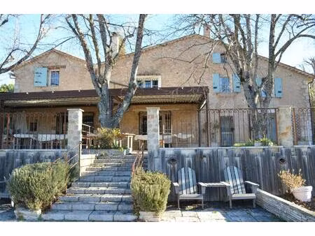 ancienne ferme du 18 ème siècle avec activité restaurant