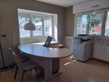 vente commerce 65 m² auray (56400)