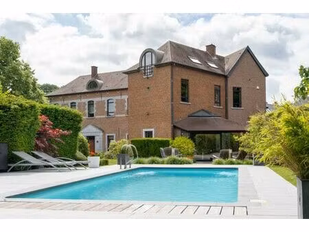 bien exceptionnel chargé d'histoire - centre de nivelles