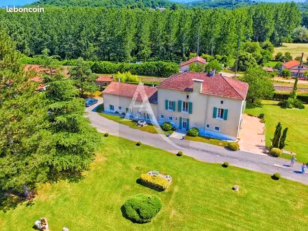 maison 12 pièces 263 m²