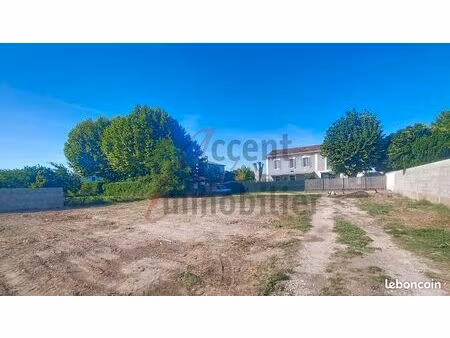 terrain 4 pièces 550 m²