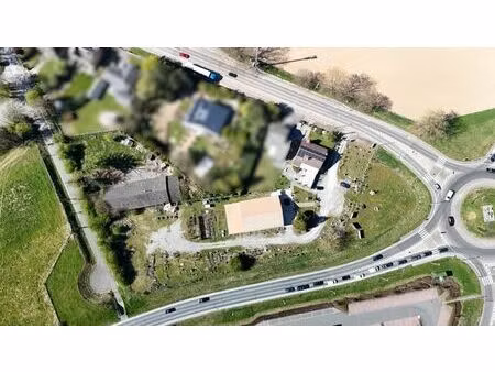 immeuble mixte avec deux entrepôts et maison