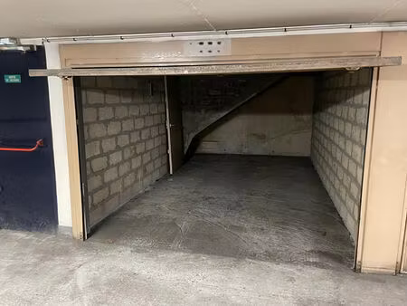 parking / box paris 15 m2