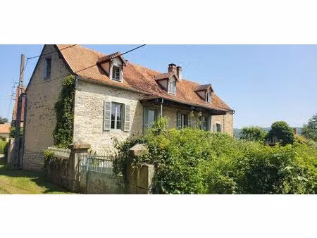 belle maison de famille du xviiiᵉ avec vaste grange et terrain de 7428m²