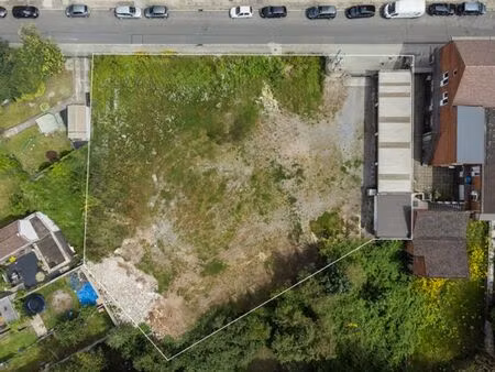 terrain à bâtir avec 5 carports