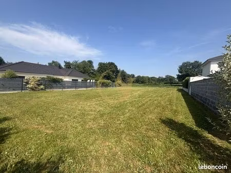 terrain 823 m² idron