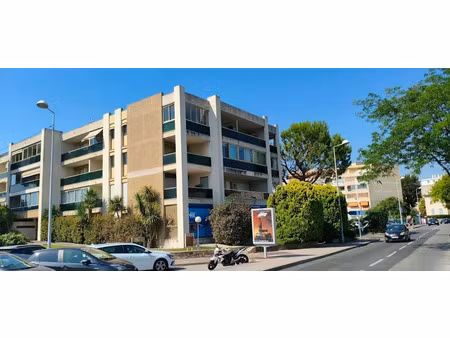 location parking 12 m² à cagnes-sur-mer (06800)  80 €
