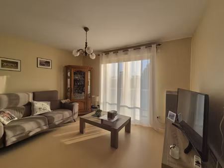 vente- precigne - appartement t2 dans une résidence autonomi