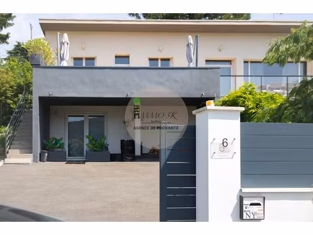 maison 8 pièces - 211 m²