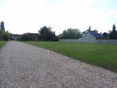 espace  calme  accès facile : terrain idéal