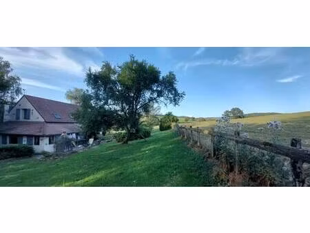 propriété isolée en pleine nature avec dépendances et gîte