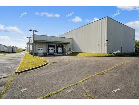 vente local d'activités houdan 4 523 m²