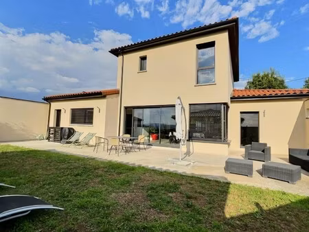 maison de luxe à vendre à saint-germain-au-mont-d'or