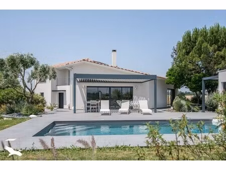 maison de luxe à vendre à saint-léon