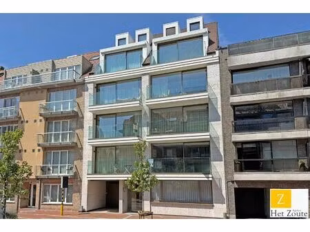 hoogwaardig afgewerkt app op toplactie met aangenaam terras