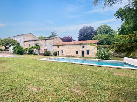 18km angouleme très belle maison rénovée + maison annexe  dé