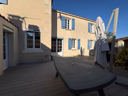 vente maison 7 pièces  130.00m²  velluire