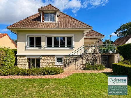 vente maison 8 pièces  155.00m²  briis