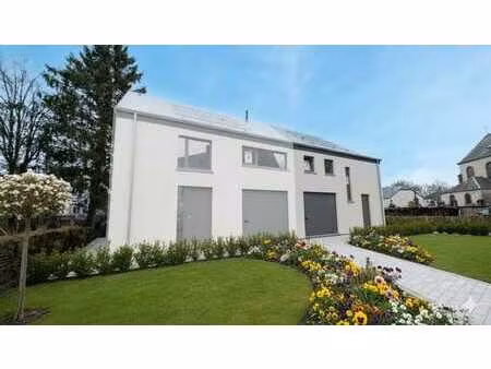 dans le village d'heinstert