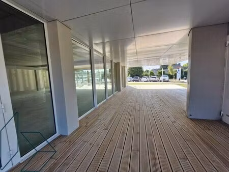 location commerce 170 m² à vannes (56000)