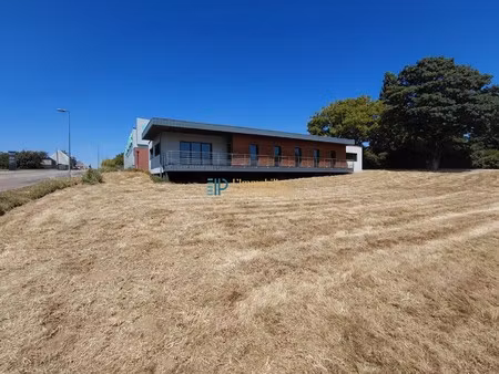 location local commercial