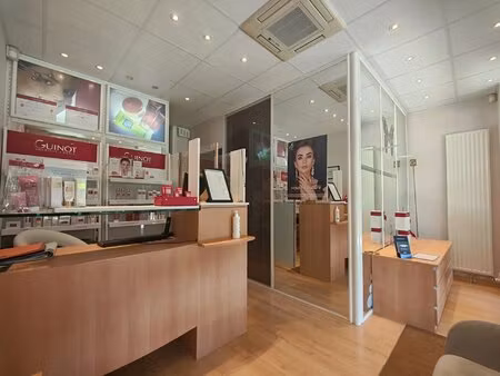 chavenay / mur et fond de commerce