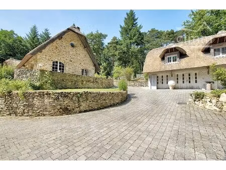 propriété au coeur de la forêt