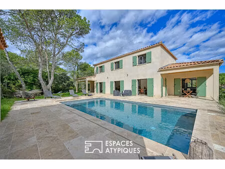 bastide contemporaine avec piscine et tiny house au coeur de la nature
