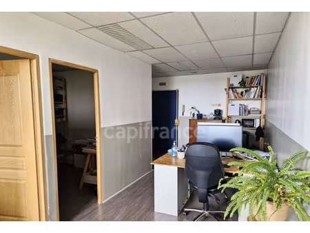 location locaux professionnels 1 pièce 39 m² à aix-en-provence (13090)  621 €