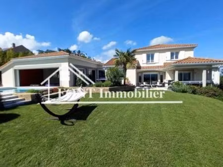 maison de 8 pièces de luxe en vente à cellieu  france