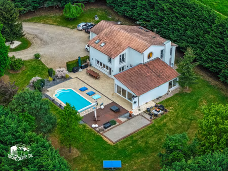 magnifique propriete de 280m² sur 50 ares // 5 ch // piscine // terrain petanque // double