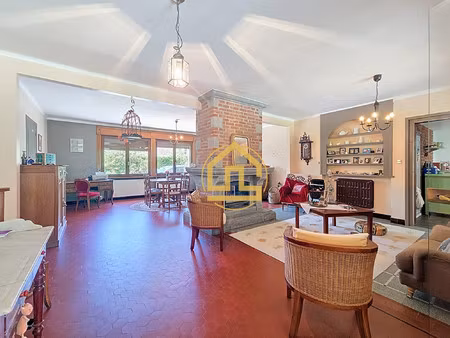 pavillon 211 m2  semi plain pied 5 chambres avec grand jardin à