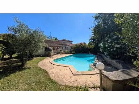 maison de 148m² avec 4 chambres  piscine et dépendances